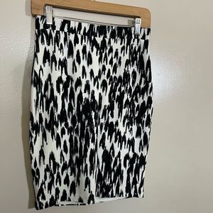 Ann Taylor size 2 pencil skirt black white abstract print